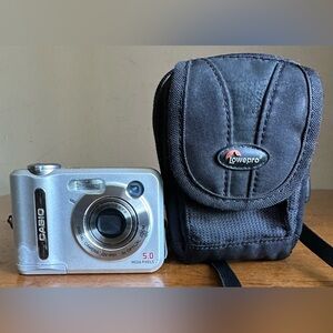 CASIO QV-R51 Compact 5MP SPoint & Shoot 3x Optical Zoom Digital Camera Silver